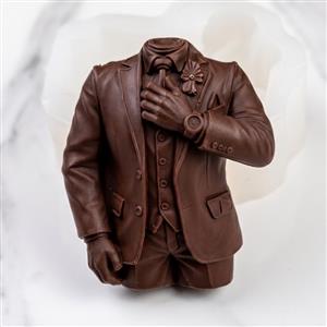 Мужчина в смокинге